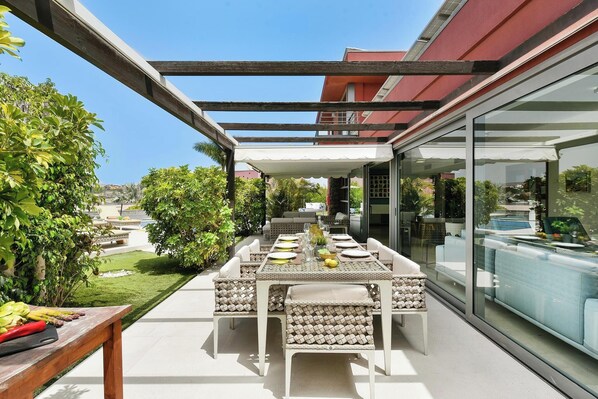 Outdoor dining