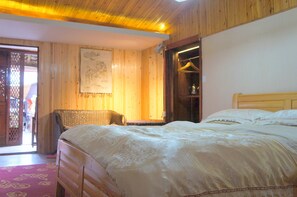 Deluxe-Doppelzimmer | Schreibtisch, Verdunkelungsvorhänge, Bügeleisen/Bügelbrett