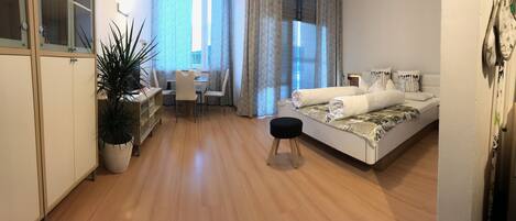 1 bedroom, desk, free WiFi, bed sheets