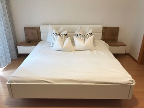 1 habitación, escritorio, wifi gratis y ropa de cama 