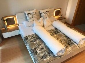 1 habitación, escritorio, wifi gratis y ropa de cama 
