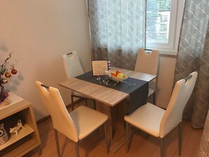 Fridge, stovetop, coffee/tea maker, electric kettle