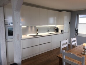 Kühlschrank, Ofen, Herdplatte, Geschirrspüler