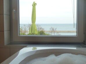 Interior - Panoramic view to the sea, small garden, quiet and still central location (Sassnitz)