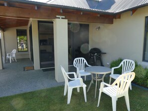 BBQ/picnic Area - Rhoboro Rendezvous (Twizel)