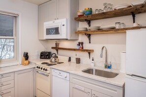 Micro-ondes, four, plaque de cuisson, lave-vaisselle