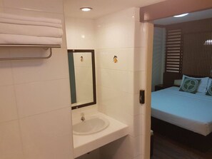 Bathroom sink - Guesthouse Ratchaburi (Ratchaburi)