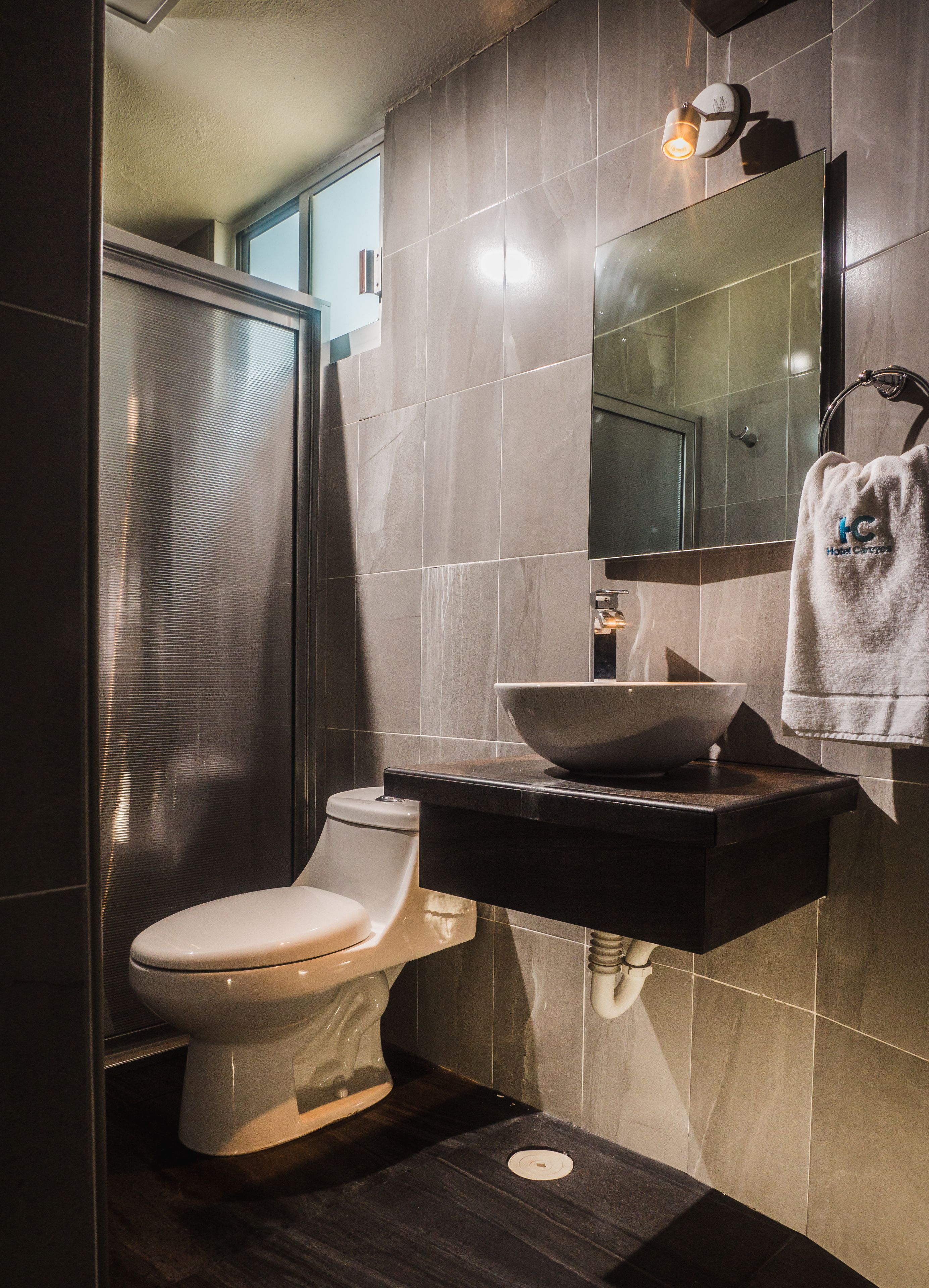 single room, 1 king bed | bathroom | deep-soaking bathtub, free toiletries, hair dryer, towels