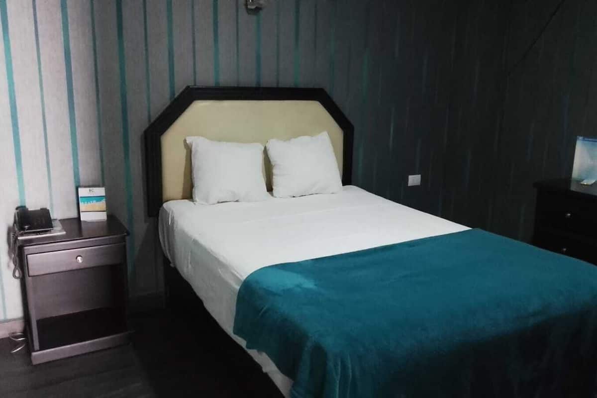Single Room | In-room safe, desk, iron/ironing board, free WiFi