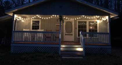 Cute Cottage, Pet and Family Friendly, Reduced Rates for Longer Term Rentals