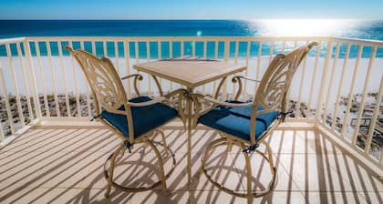 Spectacular Beach Front Views! Free Lazy Days Beach Chairs & Umbrella Included!