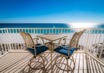Spectacular Beach Front Views!  Free Lazy Days Beach Chairs & Umbrella Included!