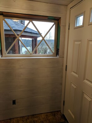 Interior - Eld inlet Views and Wildlife - Tranquil, Clean, Cozy - private deck. (Olympia)