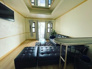 Premier Suite, Ocean View | Living area | LCD TV