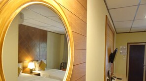 Coffres-forts dans les chambres, bureau, rideaux occultants