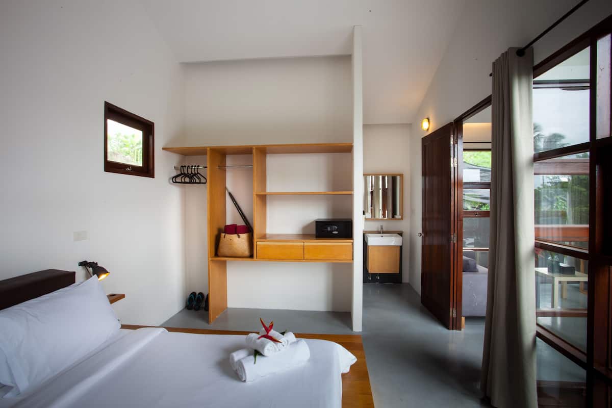 Minibar, in-room safe, desk, soundproofing