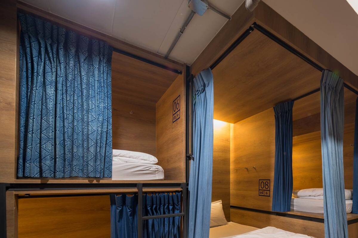 WiFi (free), bed sheets