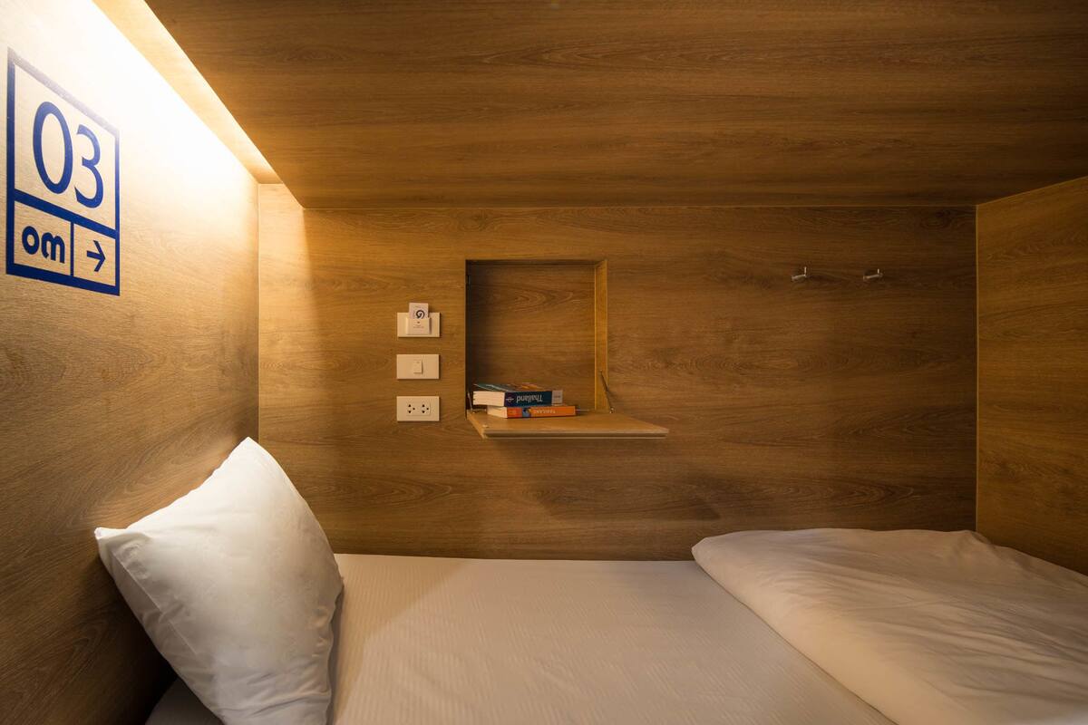 WiFi (free), bed sheets