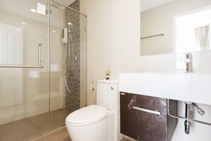 Standard Apartment, 1 Bedroom | Bathroom | Shower, free toiletries, towels - The Sky Sukhumvit By Favstay (Bangkok)