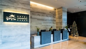 Mostrador de check-in y check-out