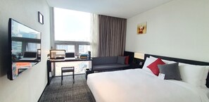 Deluxe Double Room | Egyptian cotton sheets, desk, blackout drapes, soundproofing - Haedamchae Hotel (Seoul)