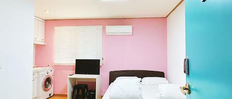 Double Room | Desk, laptop workspace, soundproofing, iron/ironing board