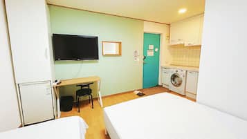 Quarto triplo | Banheiro | Chuveiro, produtos de toalete grátis, secador de cabelo, chinelos