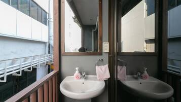 Family Room, Non Smoking | Terrace/patio