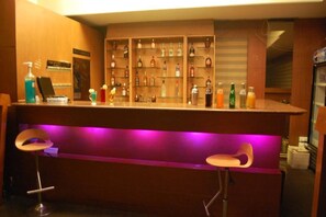Bar (on property) - Parsons Court (Thindukkal)