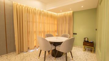 Luxury Room, City View | In-room dining