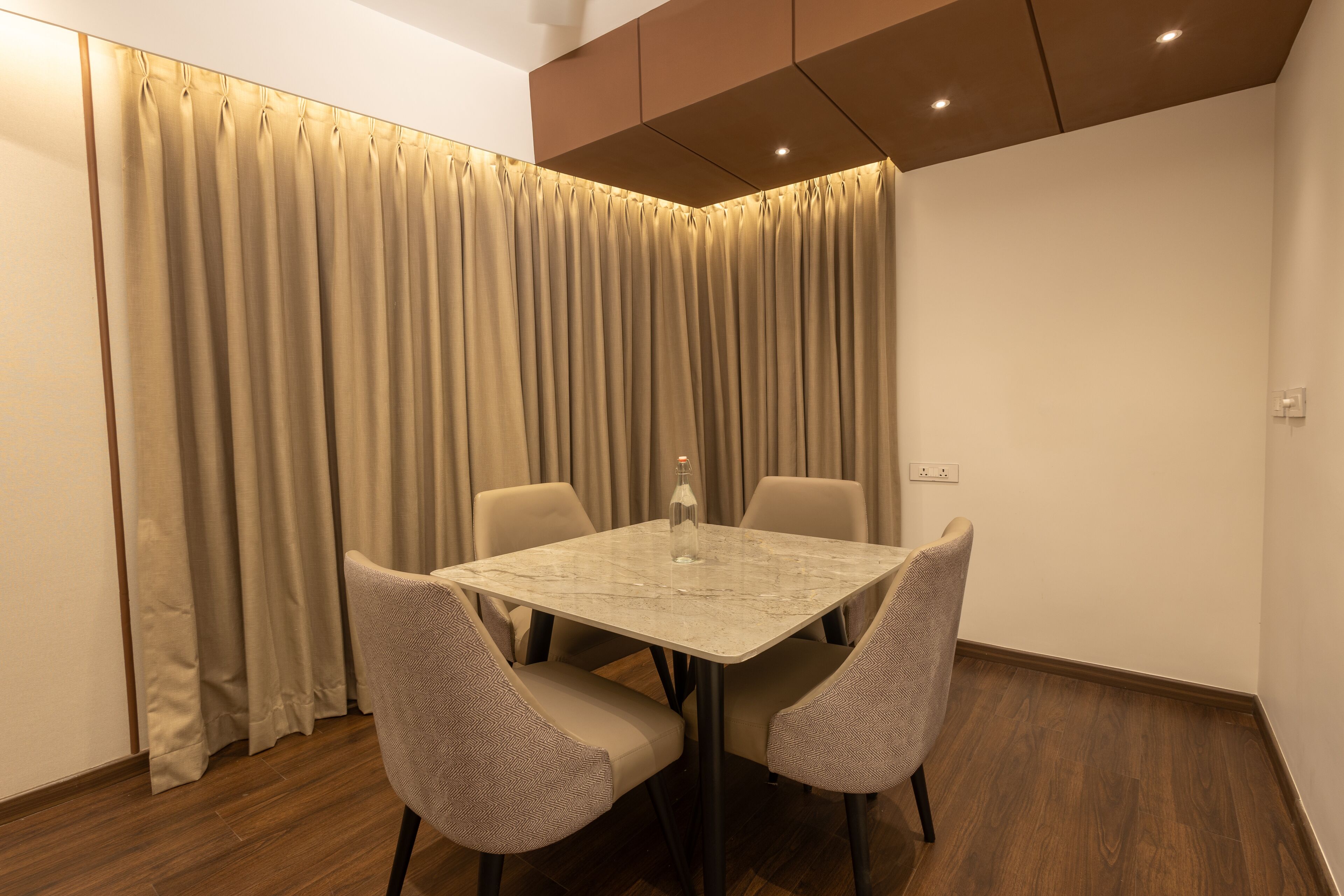 Makan di kamar
