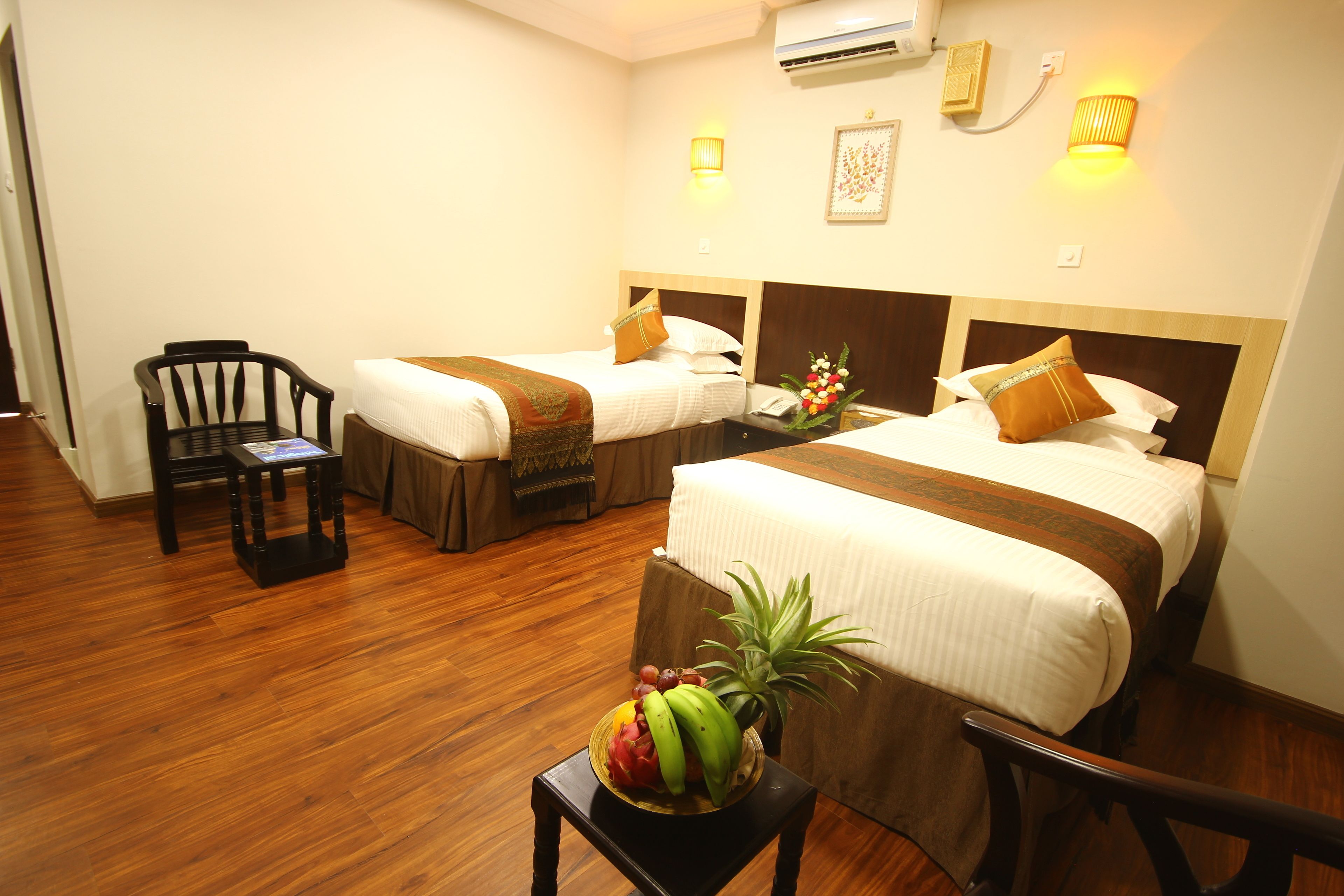 deluxe twin room, 2 single beds | minibar, in-room safe, desk, blackout curtains