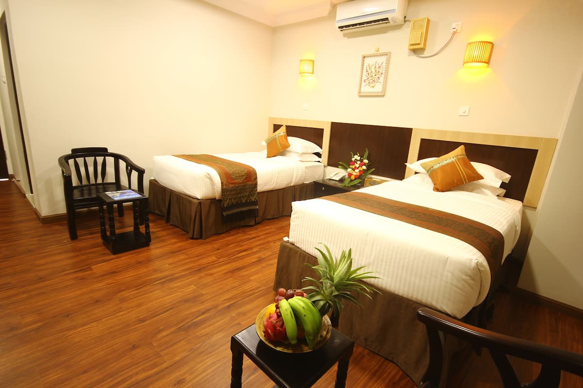 deluxe twin room, 2 single beds | minibar, in-room safe, desk, blackout curtains