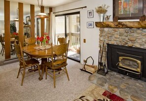 In-room dining - Horizons 4 #115 (Mammoth Lakes)