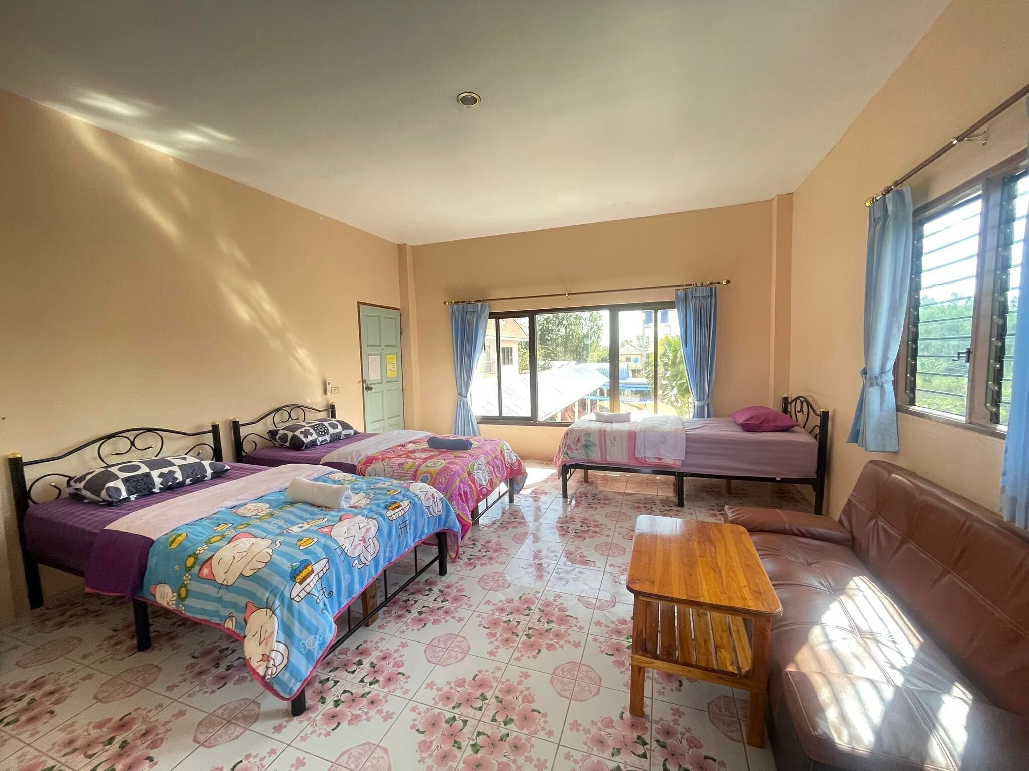 Triple Room | Free WiFi, bed sheets