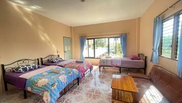 Triple Room | Free WiFi, bed sheets