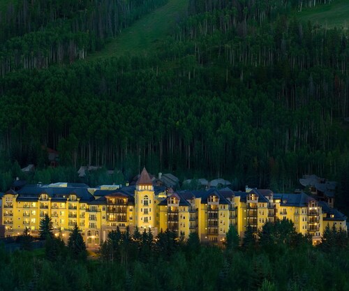 Exclusive 2BR Ritz-Carlton w Mountain Rustic Décor by RedAwning - Save 20% on 7+ Nights!