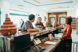 Reception - Nyaung Shwe City Hotel (Nyaungshwe)