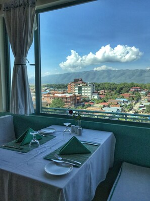 2 restaurants; breakfast, lunch, and dinner served - Nyaung Shwe City Hotel (Nyaungshwe)