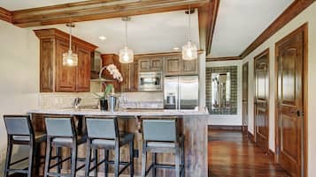 Condo, 2 Bedrooms | Private kitchen | Full-size fridge, microwave, oven, stovetop