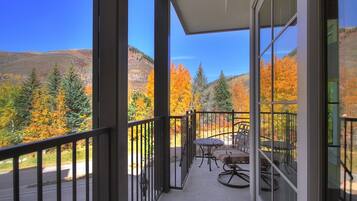 Condo, 2 Bedrooms | Property grounds