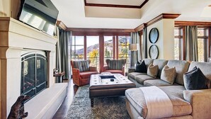 Kondominium, 2 kamar tidur | Area keluarga | TV layar datar, perapian, konsol video game, dan Netflix