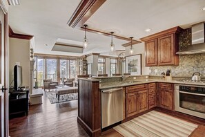 콘도, 침실 2개 | 전용 주방 | 대용량 냉장고, 전자레인지, 오븐, 쿡탑