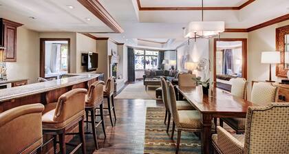 Luxe 2BR+Den Ritz-Carlton Residence Quiet Location by RedAwning