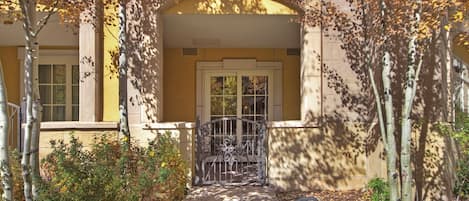 Condo, 2 Bedrooms | Exterior