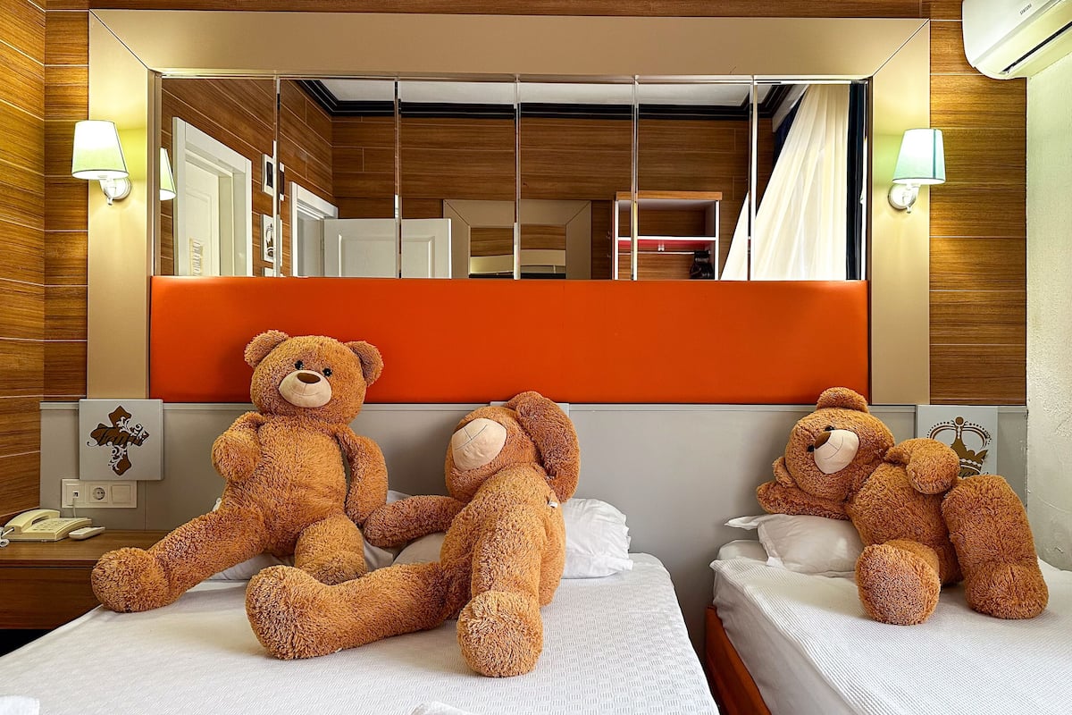 Premium bedding, minibar, desk, soundproofing