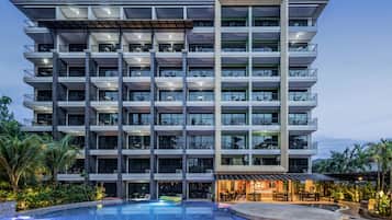 3 outdoor pools, sun loungers