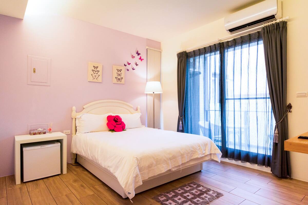 โต๊ะทำงาน, ผ้าม่านกันแสง, ห้องเก็บเสียง, Wi-Fi ฟรี