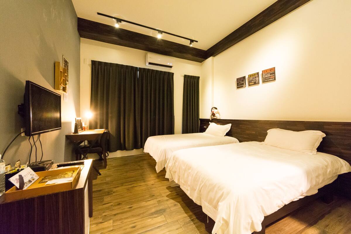 โต๊ะทำงาน, ผ้าม่านกันแสง, ห้องเก็บเสียง, Wi-Fi ฟรี
