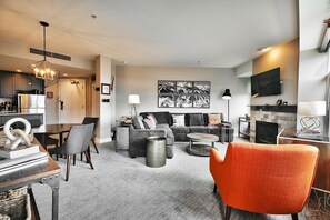 Huoneisto, 2 makuuhuonetta | Oleskelualue | Taulutelevisio, takka, DVD-soitin